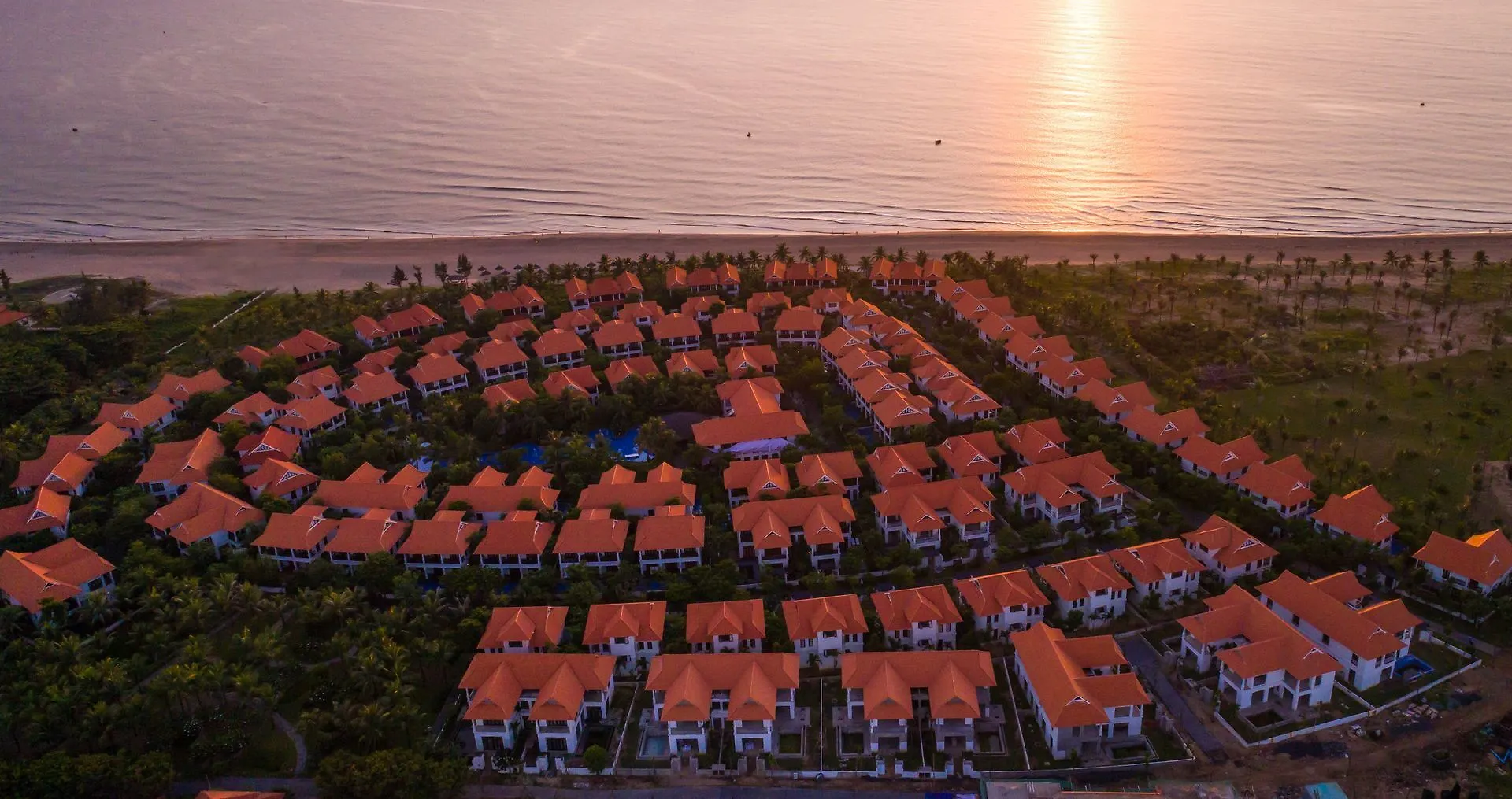 Secret Garden Villas-Furama Beach Danang 0*, Da Nang